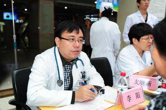 关爱心脏健康 哈医大四院心内科举办世界心脏日健康科普义诊