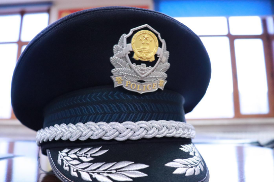 就意味着职责,奉献和担当当这抹藏蓝被冠以人民警察之名象征着沉稳