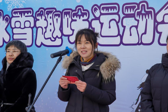 校团委副书记郭菲菲主持开幕式