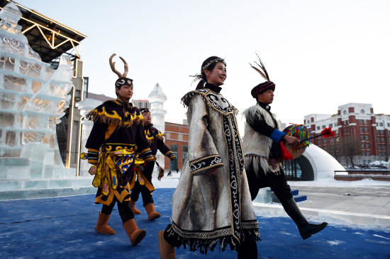 同江赫哲族模特登上t台大秀民族风_新浪黑龙江_新浪网