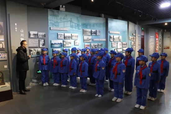 桦川缅怀革命先烈传承红色精神