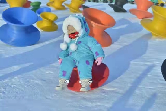 可以体验冰雪乐趣,更重要的是跟孩子一起,在滑溜溜的冰上来一波漂移