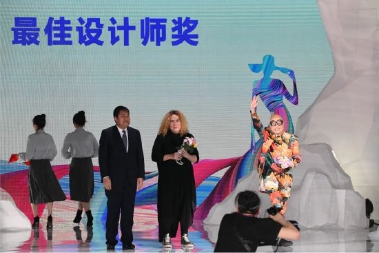 时尚精彩不落幕，2024哈尔滨国际时装周国际设计师颁奖典礼精彩举行
