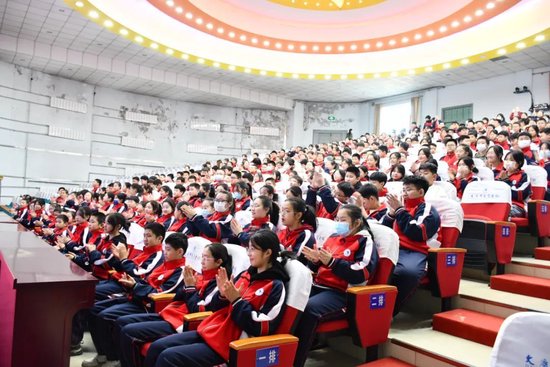 春季开学季大庆市禁毒宣讲团走进万宝学校