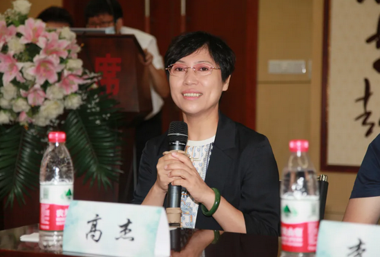 在随后进行的学术交流会上,张晓东教授,杨博华教授,李令根教授,曹烨民