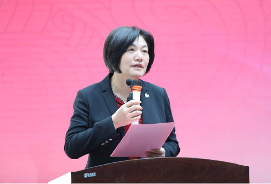 哈医大肿瘤医院副院长张艳桥主持活动