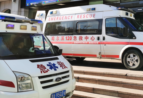 他们放弃和家人欢聚,在核酸检测室……在无影灯手术台,在急诊急救中心