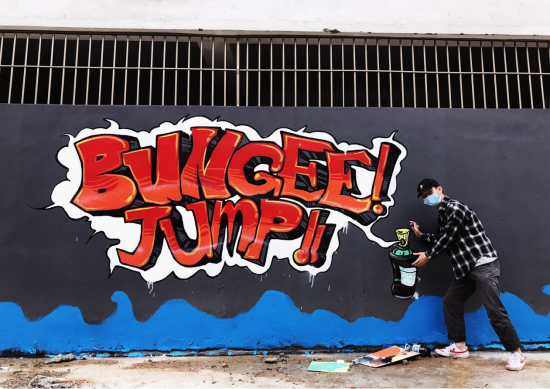 冰雪季之哈尔滨世界欢乐城涂鸦大赛用色彩填满冰天雪地