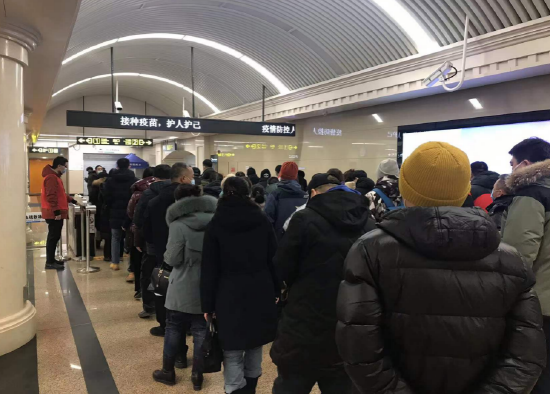 排队礼让文明出行哈地铁二号线客运车间排队日活动