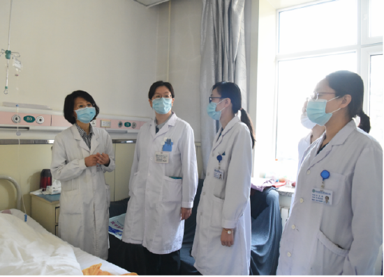 哈医大二院消化内科内镜下将胰腺和胃搭桥架起胰腺假性囊肿治疗新希望