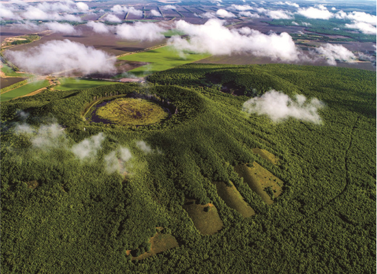 五大连池国家级自然保护区火山口