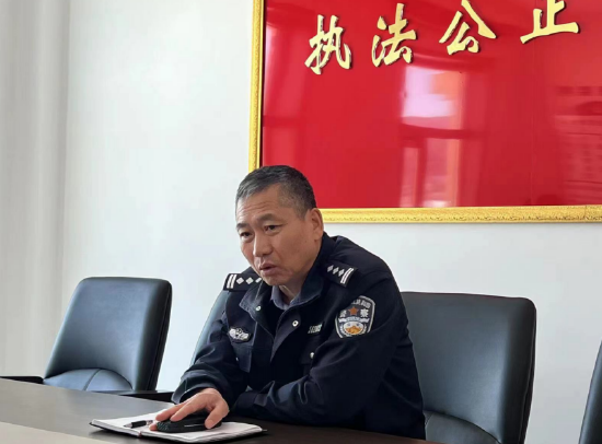 亚布力分局副局长刘兵深入景区派出所检查指导道路交通安全工作