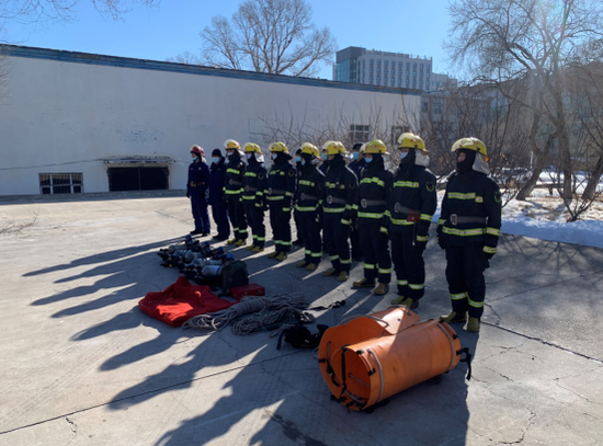 齐齐哈尔市消防救援支队开展冰上事故救援实战拉动演练