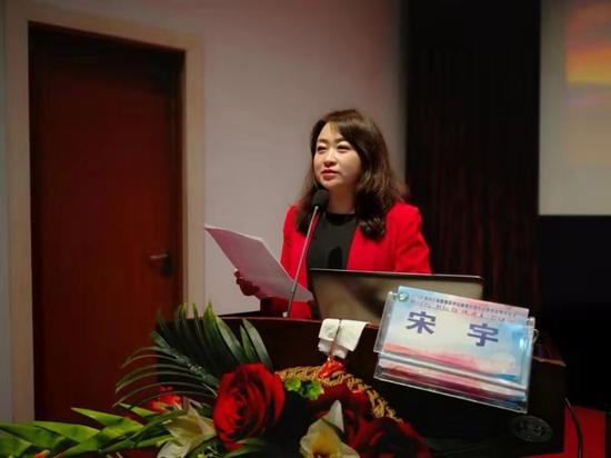 哈医大一院康复科主任张锦明教授,护理教研室副主任宋宇,护理部护士长