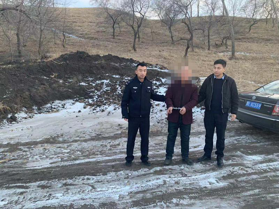 2018年11月16日18时许,肇源县古龙镇得胜村村民韩某报警称:在肇源县