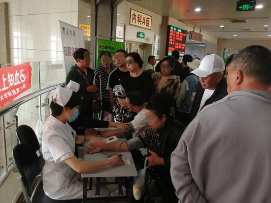 哈医大二院心内科专家走进哈尔滨汽轮机厂举行义诊系列活动