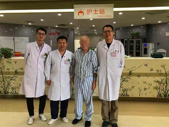 据黑龙江省医院骨一科雷亮医生介绍,kummell病是陈旧性椎体骨折骨不连