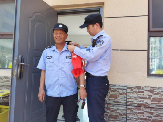 小小红袖标织密社会治安防控网