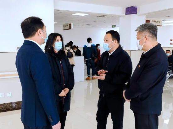 4月27日,哈尔滨市卫生健康委党委副书记,副主任张立岩在市中医院党委