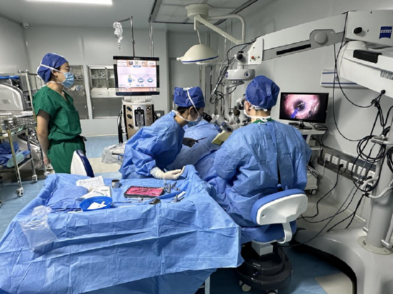 哈医大二院眼科中心手术室成立