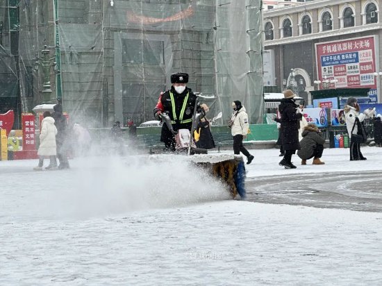 冰城清冰雪工作进行中｜交警部门发布出行注意事项和安全隐患路段