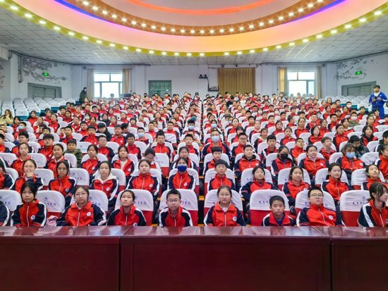 春季开学季大庆市禁毒宣讲团走进万宝学校