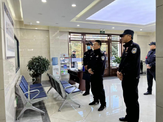 黑龙江省林区公安局亚布力分局局长谭皓深入基层派出所督导检查工作