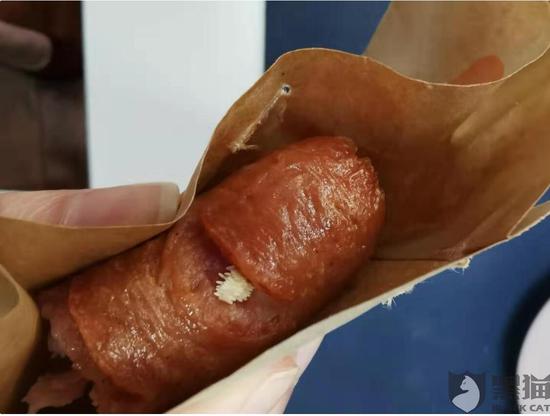 黑猫投诉:曼玲粥铺(安广街)订餐 香肠上有虫子虫卵