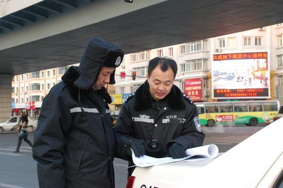 哈尔滨地铁施工路段交警忙反复调研工作到凌晨