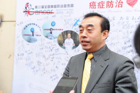 哈医大四院联合哈市癌症康复协会共同举办抗癌明星命名表彰大会