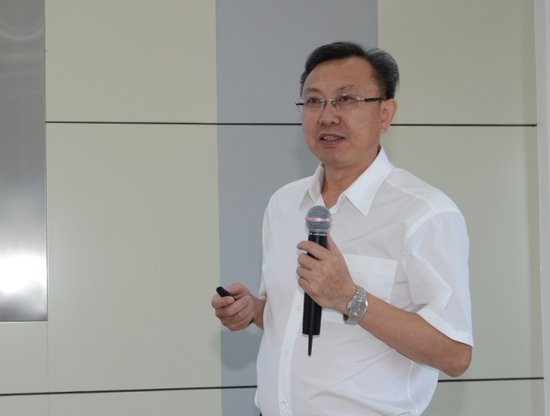 哈医大二院院长张斌做题为《创建以人为本的管理文化 走医院内涵式