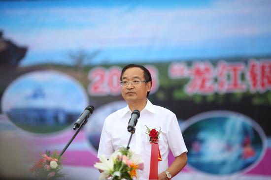 大兴安岭地委委员,行署副专员曹宪双主持人开幕式