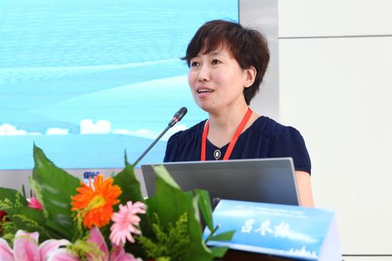 哈医大二院护理部主任吕冬梅教授致辞
