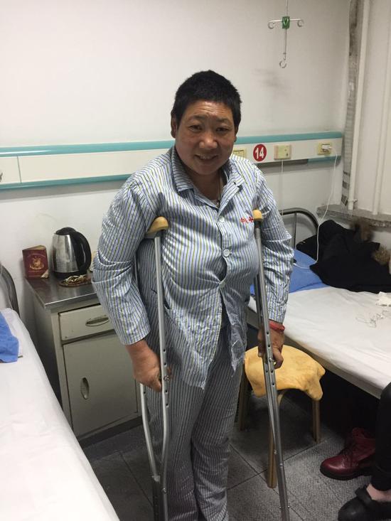 青海54岁严重股骨头坏死患者宝西来大庆接受中医微创治疗