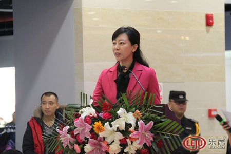 哈尔滨华南城常务副总经理许洪霞,atlantys谜城总经理菲利普在仪式上