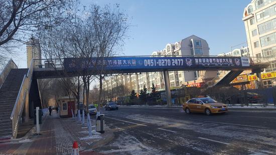 顾乡大街十四中门前人行天桥