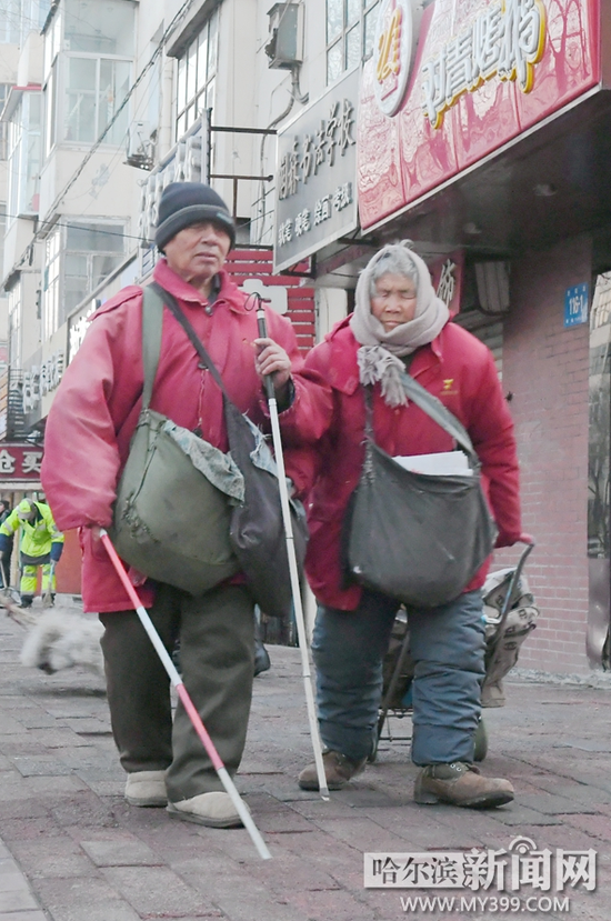 盲人夫妻最踏实的幸福每天有你陪我一起走