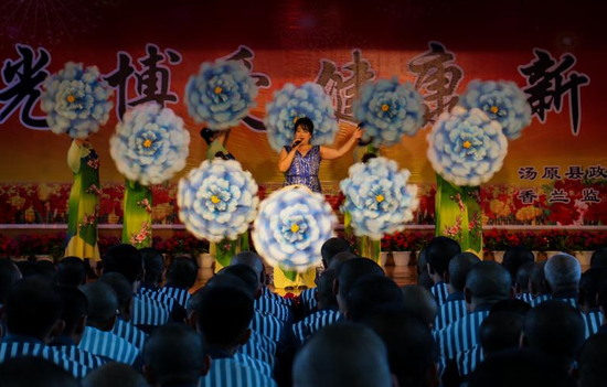 香兰监狱开展"感恩母爱 自强自新"母亲节大型联合帮教活动