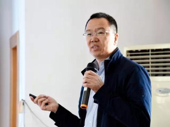 哈医大肿瘤医院头颈部放疗病房副主任王春波教授做精彩讲座