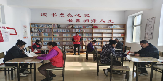 桦川县梨丰乡新时代文明实践所(站)利用农家书屋广泛开展读书活动