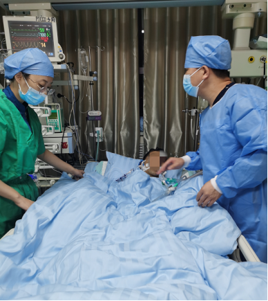 手术后,肝移植患者转入重症医学科进行术后观察