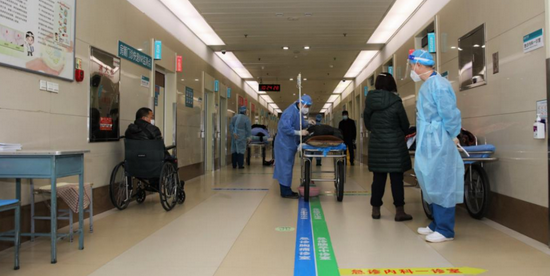 暖心服务寒冬来袭哈医大一院用温暖关爱患者