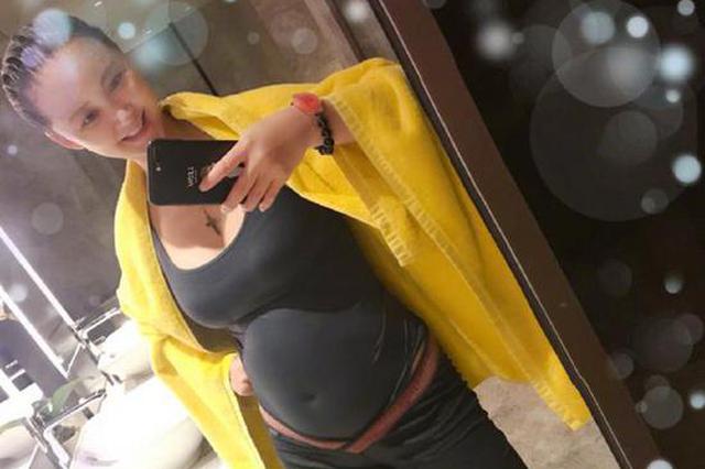 准妈张歆艺晒孕肚照面露甜笑 推荐游泳是消肿良方