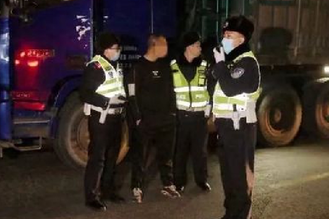 哈尔滨交警集中开展“百吨王”货车违法整治行动