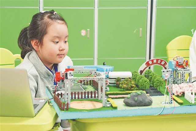 黑龙江省首届中小学生科技节开幕