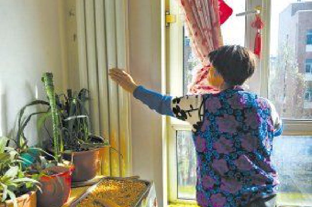 濱才城觀瀾郡C棟居民家室溫僅17℃ 在家穿毛衣供熱企業：管道