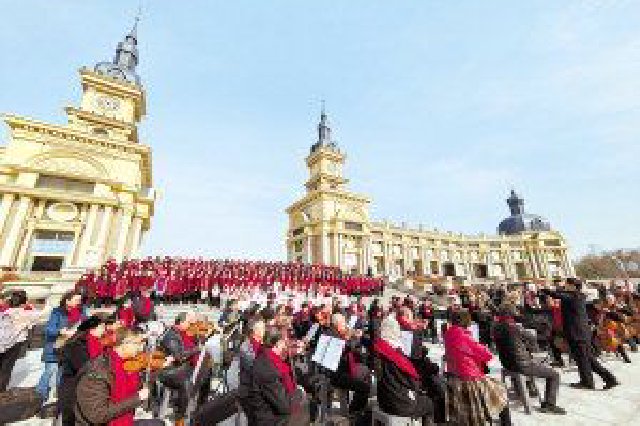 盼盛會 千人唱誦“傾聽‘爾濱’聲音 共赴冰雪之約”合唱誦讀