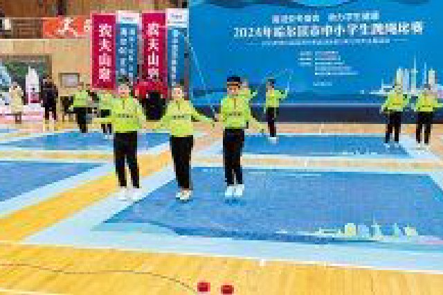 迎亞冬 “繩”采飛揚哈市舉行中小學生跳繩比賽慶祝亞冬會倒計