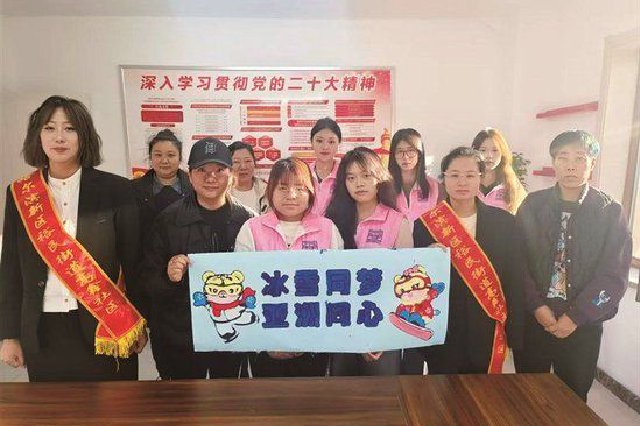 學英語 展風采 彩繪吉祥物  新區開展迎亞冬系列活動