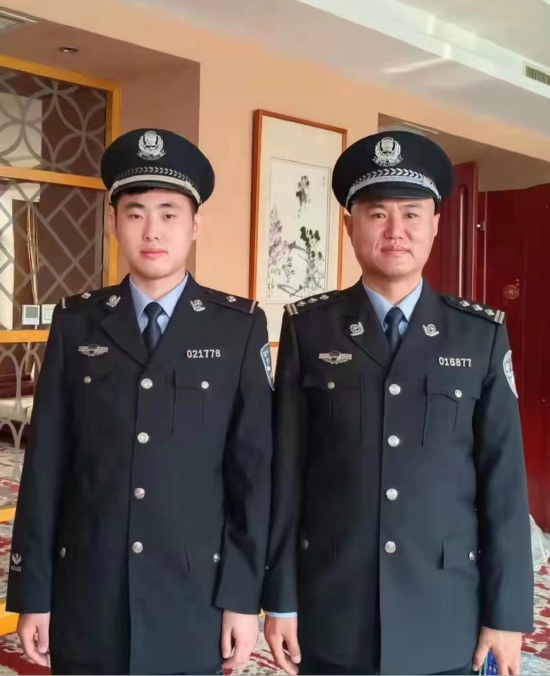 一抹藏蓝两份担当道外公安的双警家庭诠释最美警色